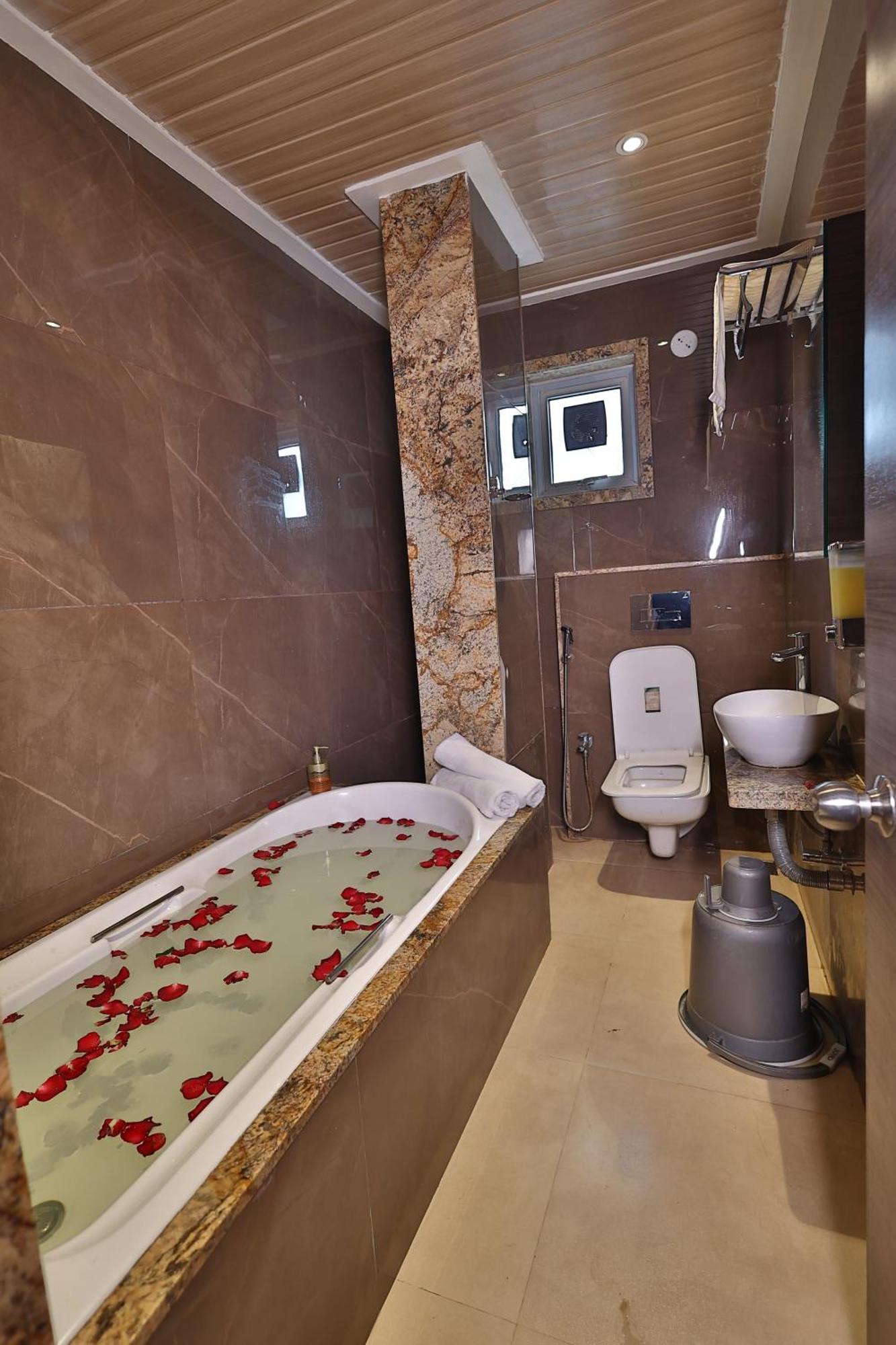 Deluxe Double Room Bath