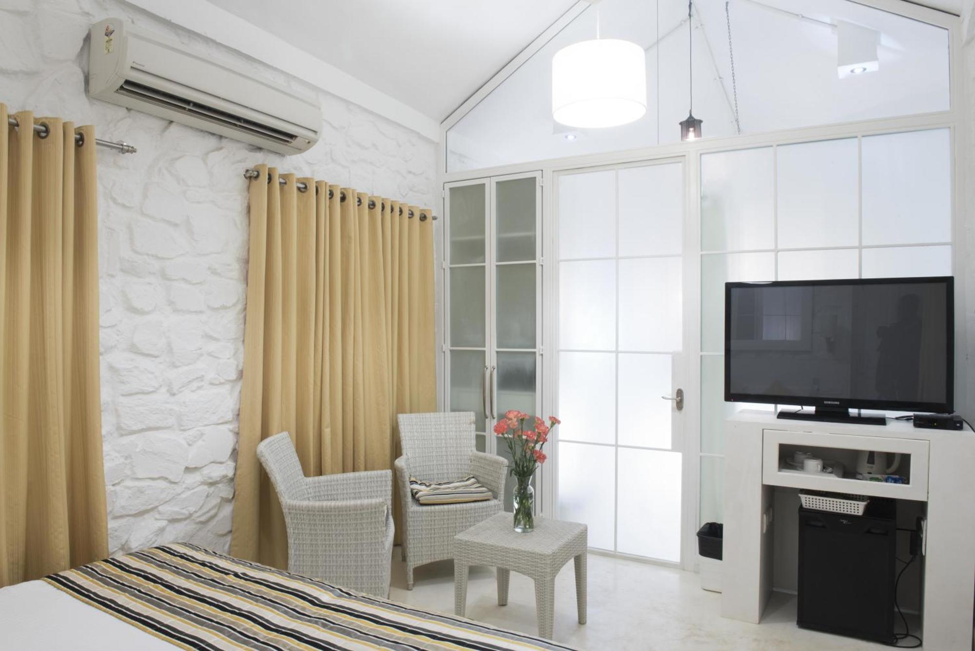 Deluxe Room with Pool View