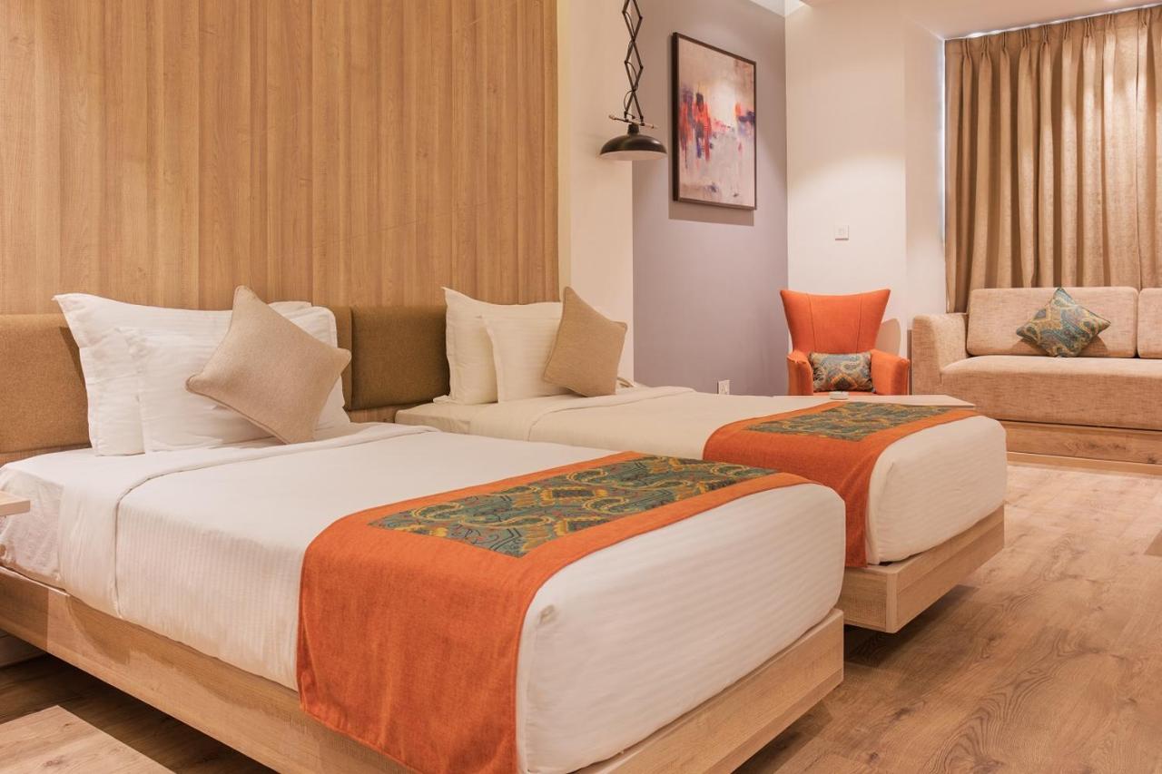 Club Room King Bed