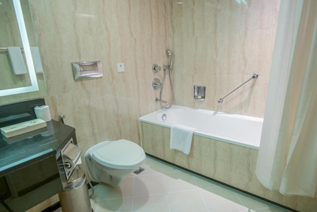 Superior Room Bathtub