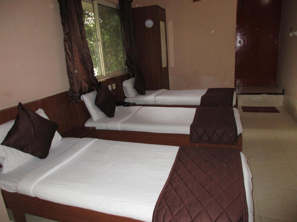 Triple Room Bathroom