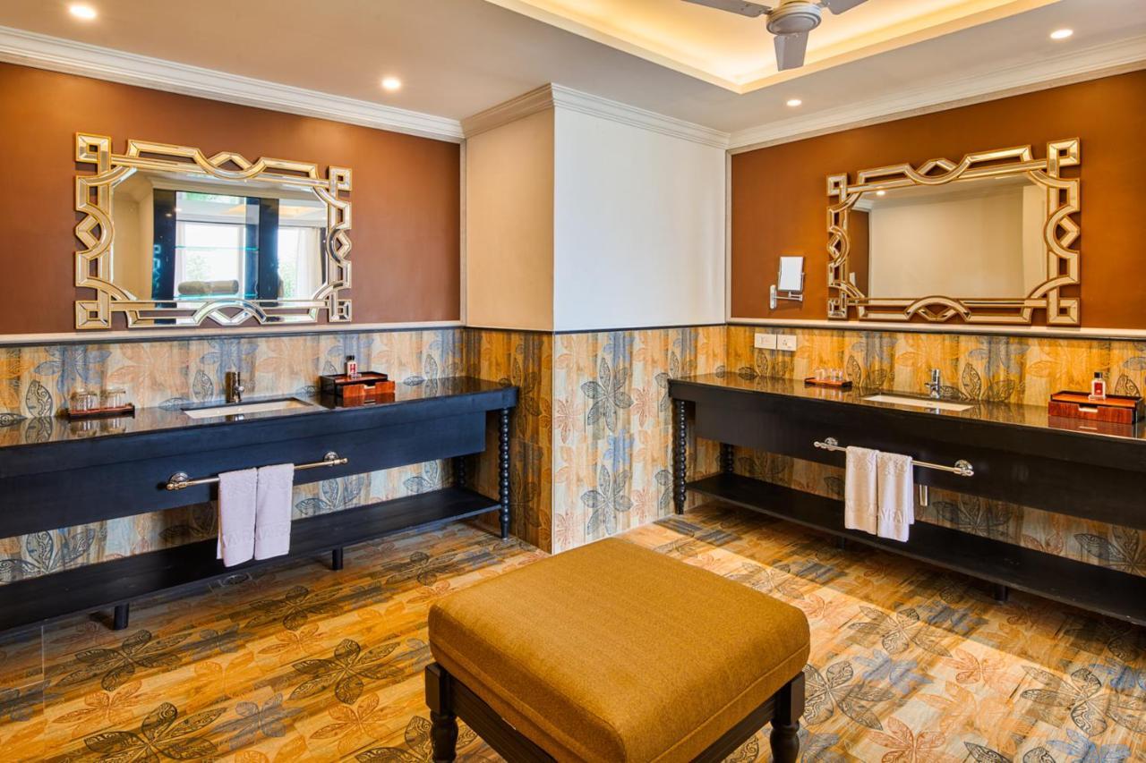 Deluxe Suite on Foods & Soft Beverages* | Discounts on Laundry Services* | INR 500 spa credit during your on selective Massage services TnC Apply* | Minibar 2 cans of soft Beverages Once on Arrival