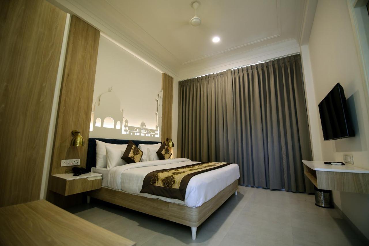Deluxe Room,984408979:JPEG