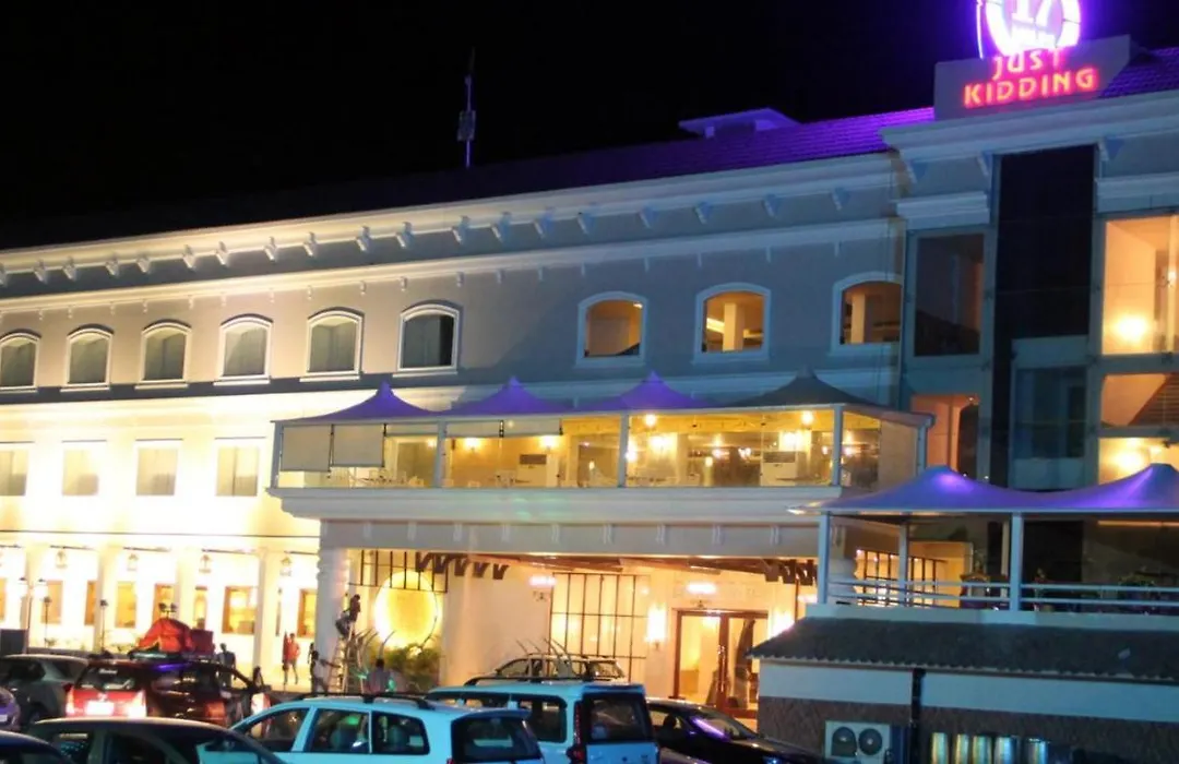 Hotel 17 Miles-1