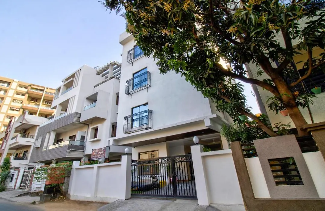 Itsy Hotels Shri Guru Service Apartment-1