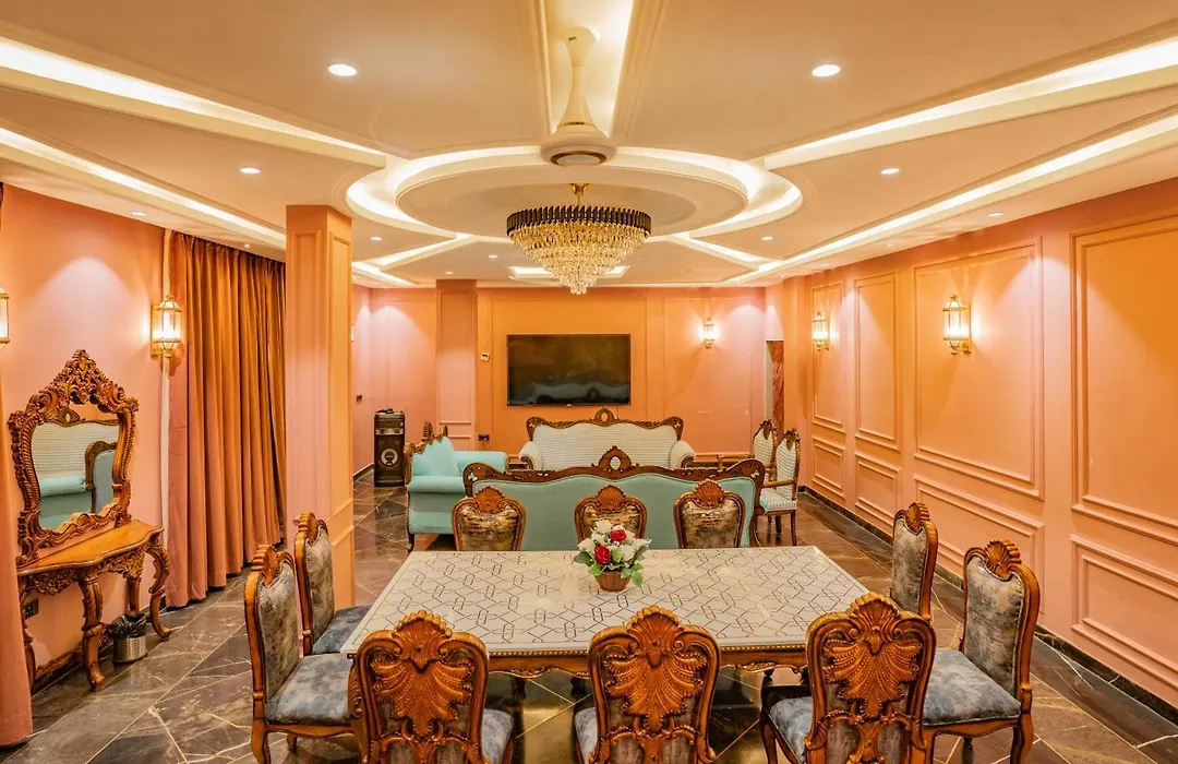Tripli Hotels White Manor-1