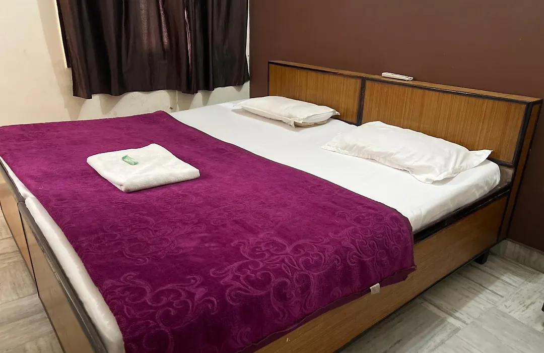 Raja Guest House -- Jalandhar Railway Station -- For Family, Couples, Travellers-1