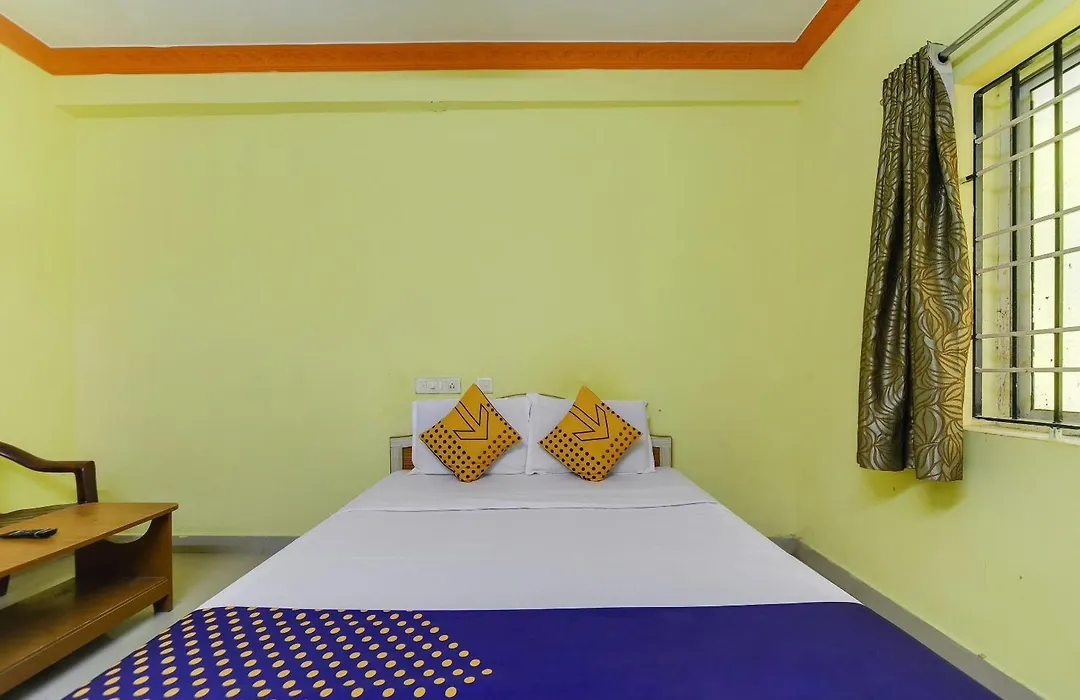 Hotel O Cn Guest House-1