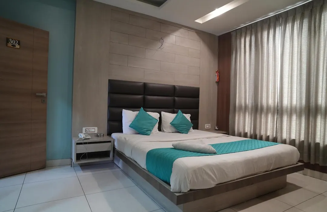 Hotel Galaxy Inn !! 5 Min From Nemcare Hospital !!-1