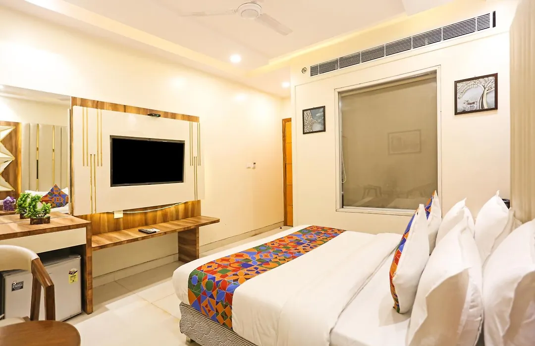 Hotel Worth City Centre - Near Ndls Station Or Cannaught Place-1