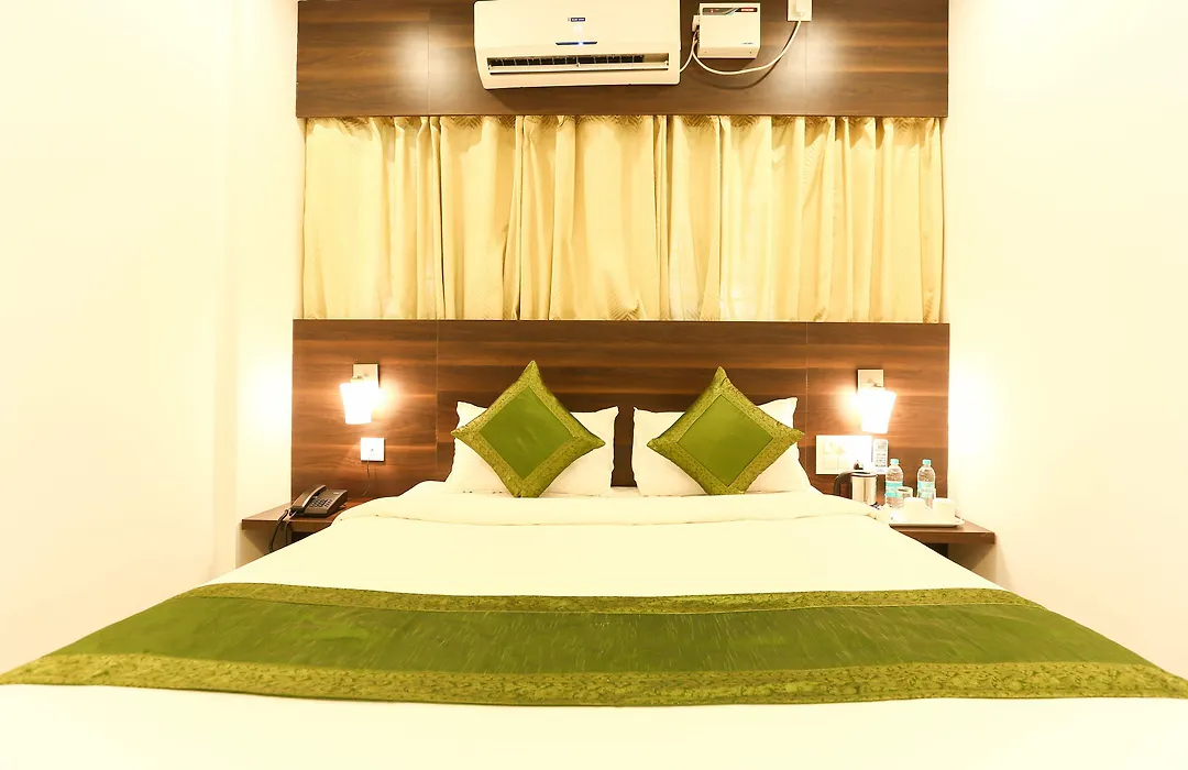 Oyo 30525 Dwarka Grand-1