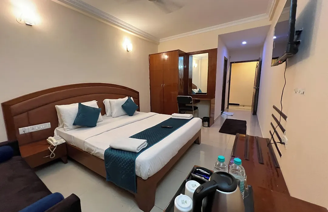 Blue Bliss Hotels By Pph Living Infantry Road-1