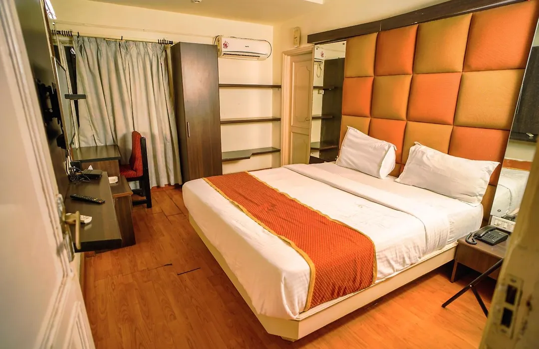 Hotel Crown-1