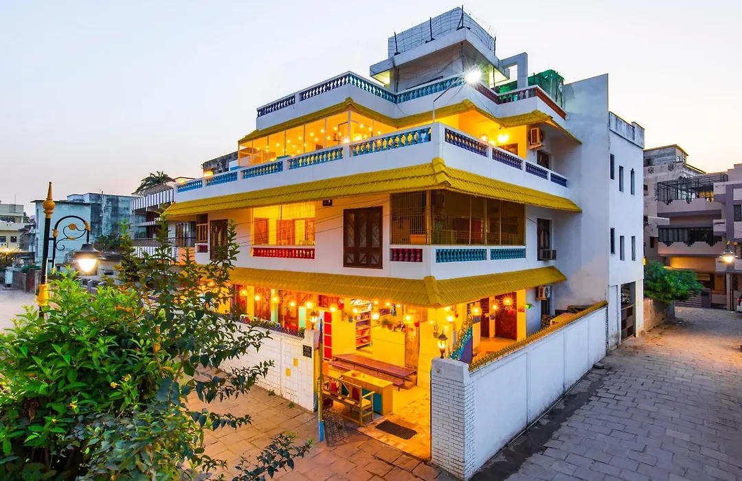 Gostops Lite Varanasi-1