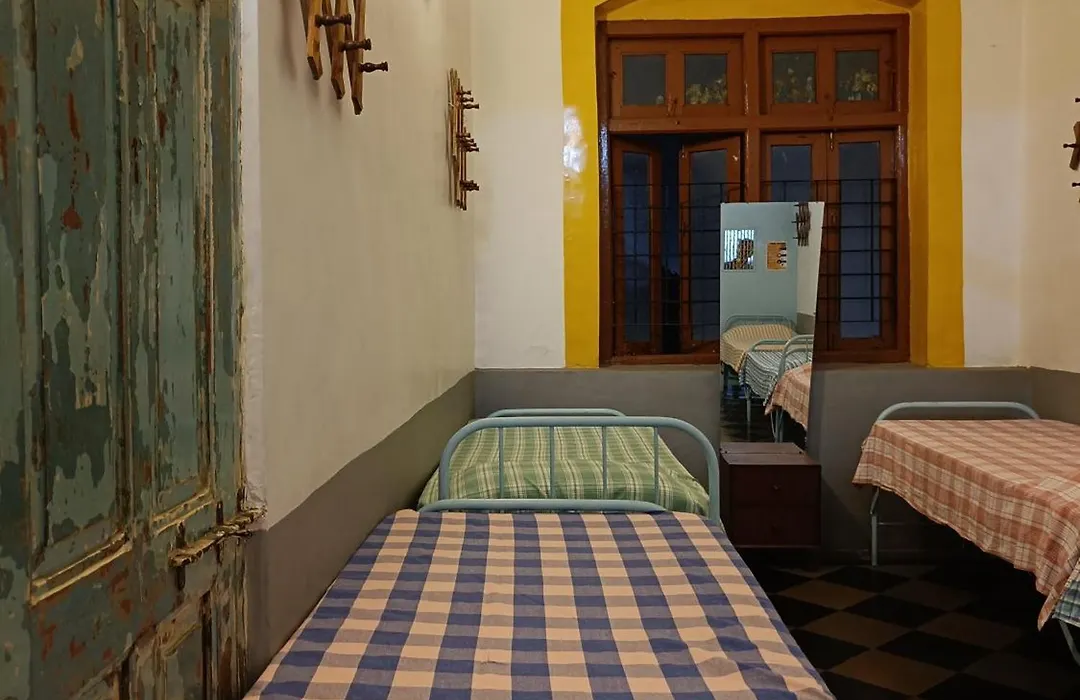 Hostel Vasantashram Cst Mumbai, Free Wifi With 1940S Retro Vibe-1