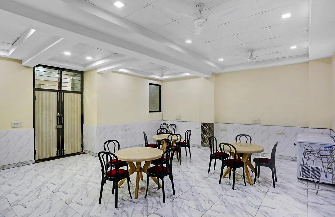Collection O Metro View Ashok Vihar Near Shalimar Bagh Metro Station-1