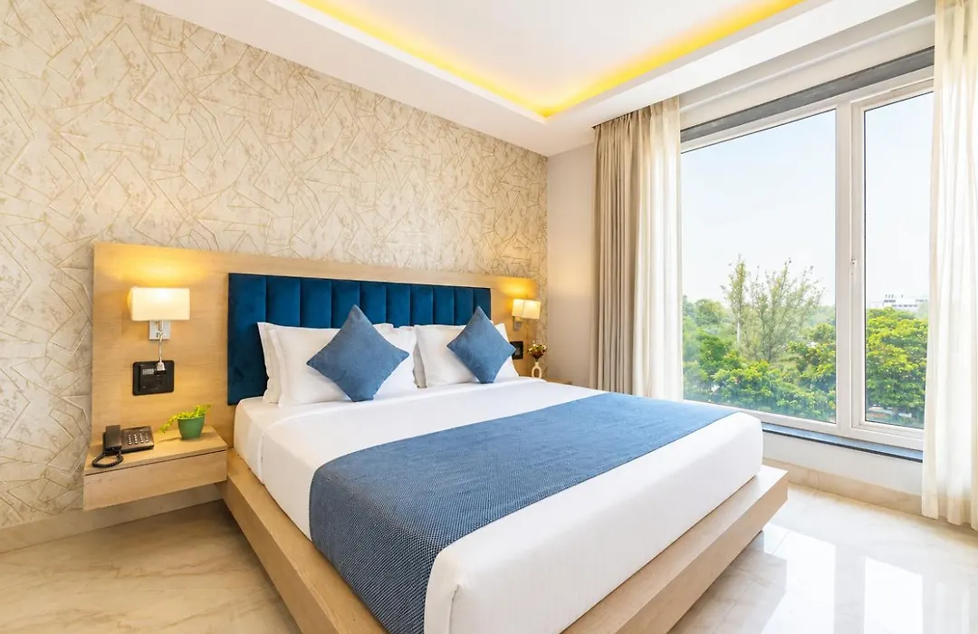 Hotel Holiday Grand-1