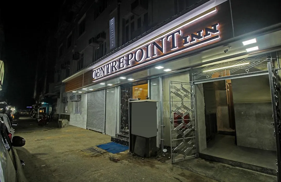 Super Townhouse Centre Point Inn Near Esplanade Metro Station-1