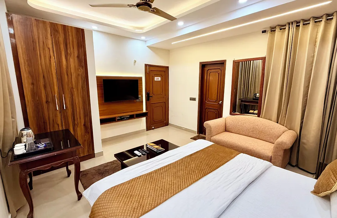 Fabhotel Kashish Residency Sector 26-1