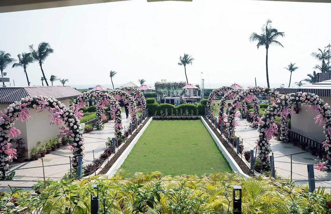 Hotel Holiday Resort-1