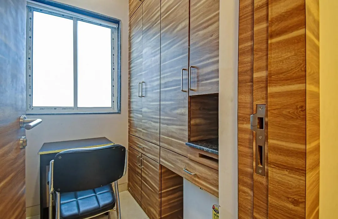 Super Townhouse Hotel All In One Near City Centre Salt Lake-1