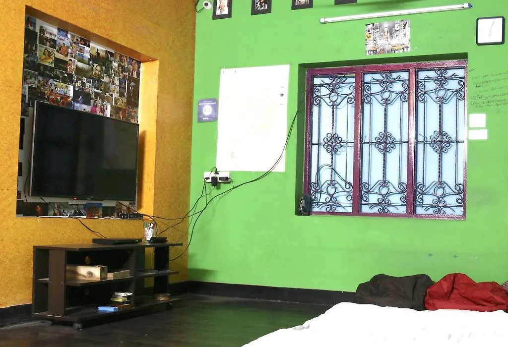 Red Lollipop Hostel Chennai-1