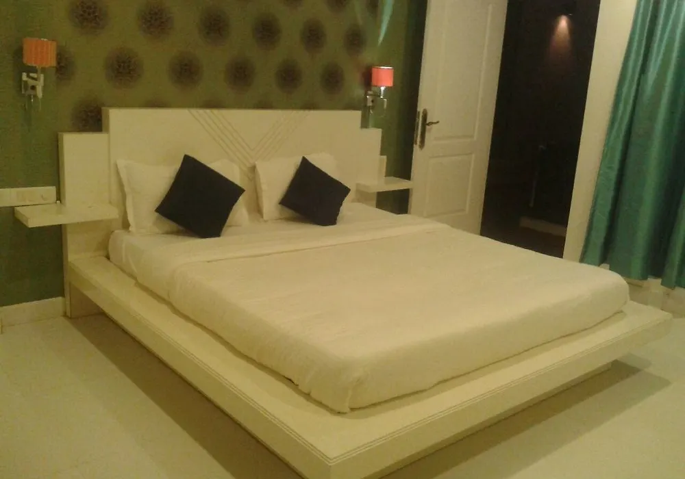 Paparazzi Resort-1