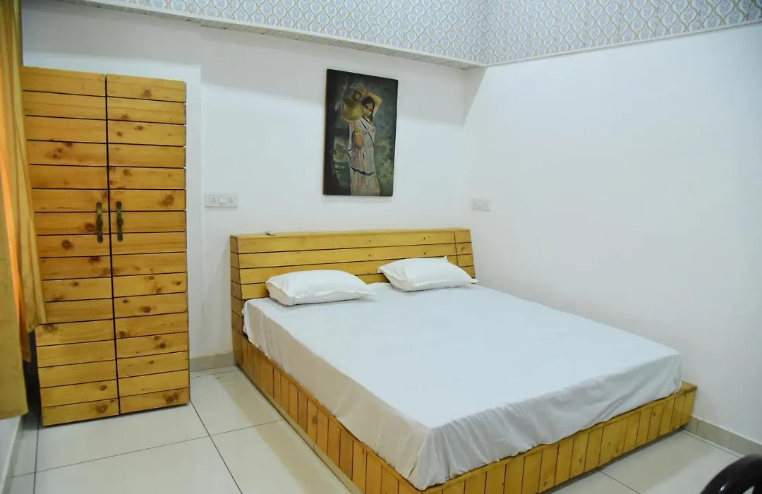 Nutz Backpackers-1