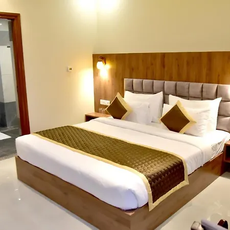 Hotel Aarna-3