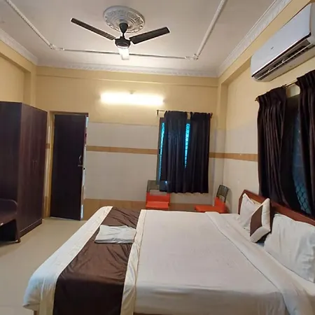 Goroomgo Star Inn Puri: Beachfront Retreat with Sea Views-2
