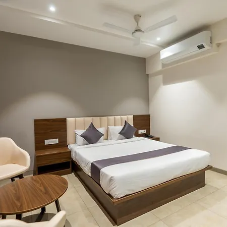 The Living Hub Business Hotel, Kolhapur-3