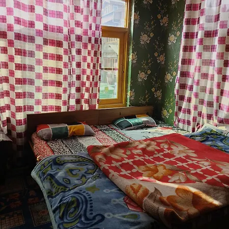 Queen Palace Guest House-2