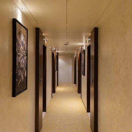 Hotel Golden Aura-3