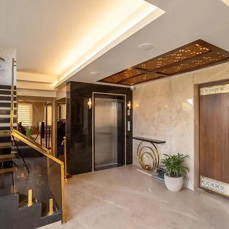 Hotel Golden Aura-2