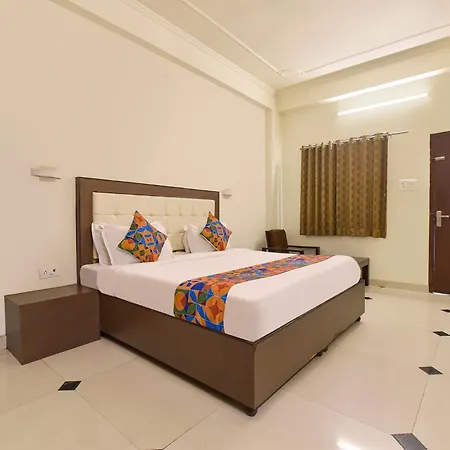 Fabhotel Dream Palace-3