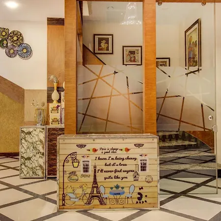 Super Townhouse Oak Hind Palace Near Gomti Riverfront Park-3