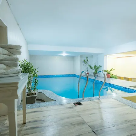 Tripli Hotels White Manor-3