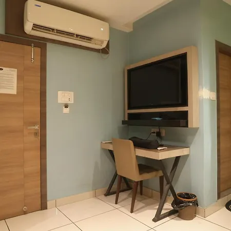 Hotel Galaxy Inn !! 5 Min From Nemcare Hospital !!-2