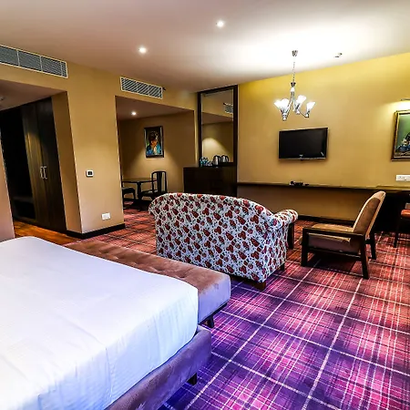 Piccadily Hotel-2