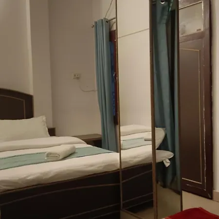 Sandhya Guest House Varanasi Near Ganga River-2