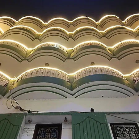 Sandhya Guest House Varanasi Near Ganga River-3