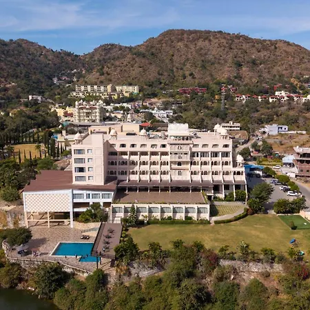 Via Lakhela Lakeview Resort & Spa-2