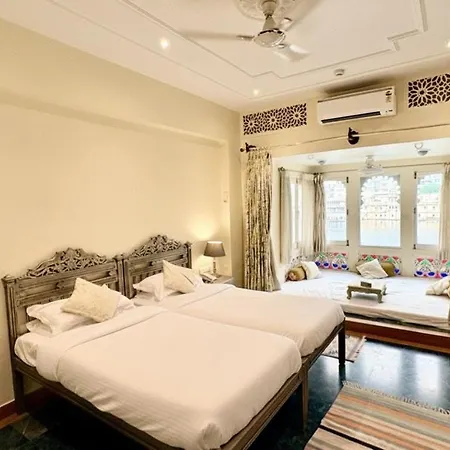 Lake Pichola Hotel-3