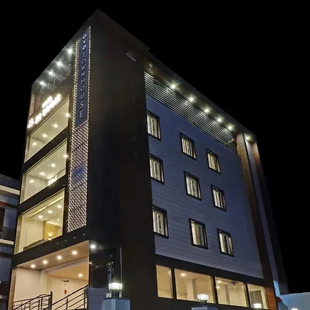 Hotel O Av Royale-3