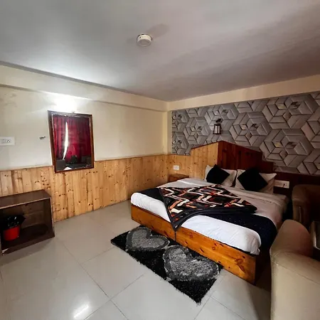 Tata Vista Resort Mall Road Manali - Centrally Heated & Air Cooled-3