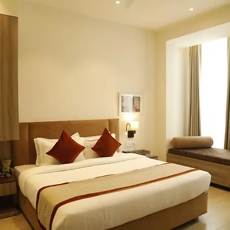 Hotel The Royal Vista-2
