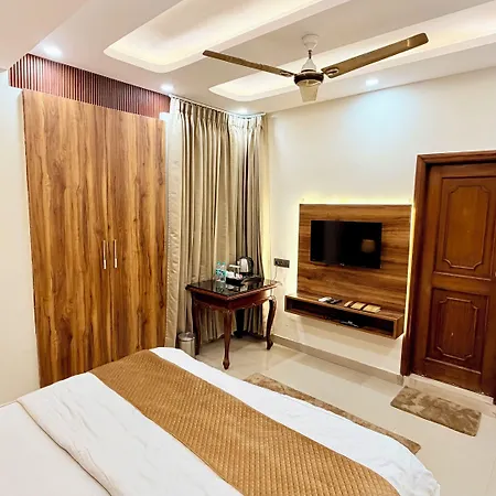 Fabhotel Kashish Residency Sector 26-2