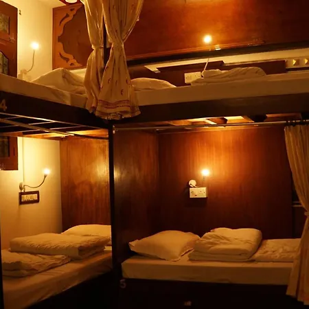Unpack Hostel-2