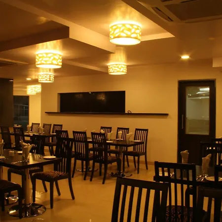 Oyo 2037 Hotel Manor-2