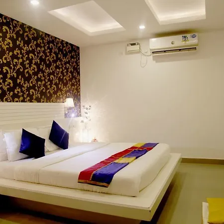 Paparazzi Resort-3